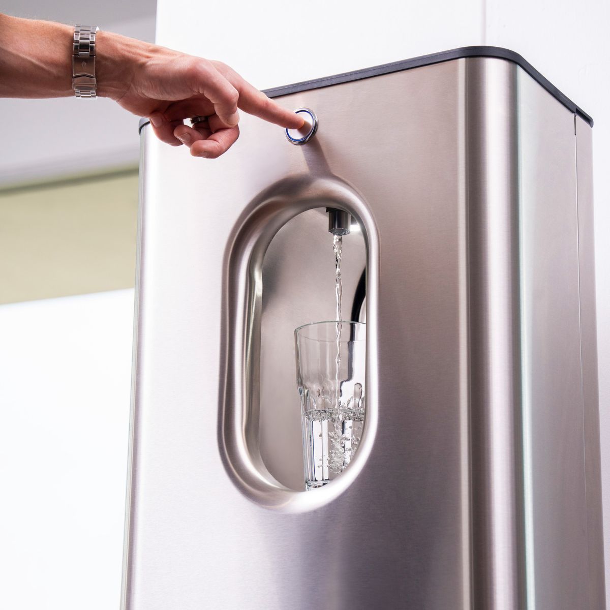 Kara Pure 2 dispensing drinking water into glass