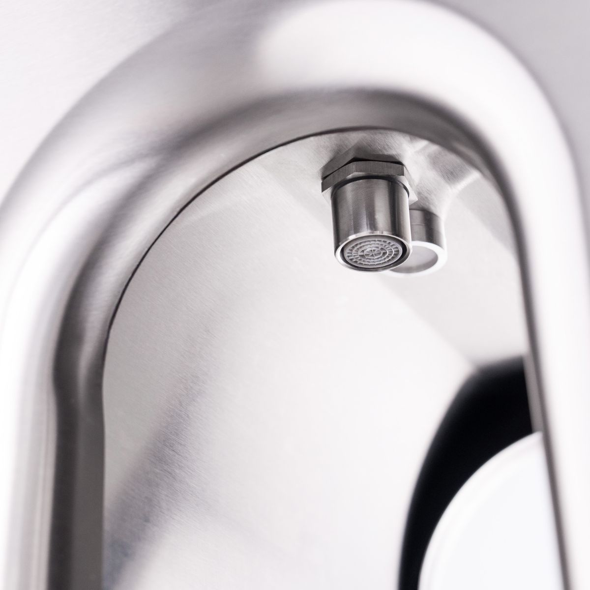 Kara Pure 2 water outlet nozzle close-up